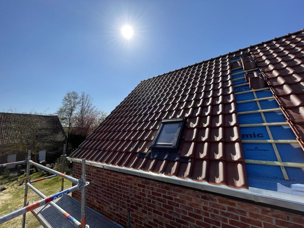 Dakvenster geplaatst in een nieuw pannendak