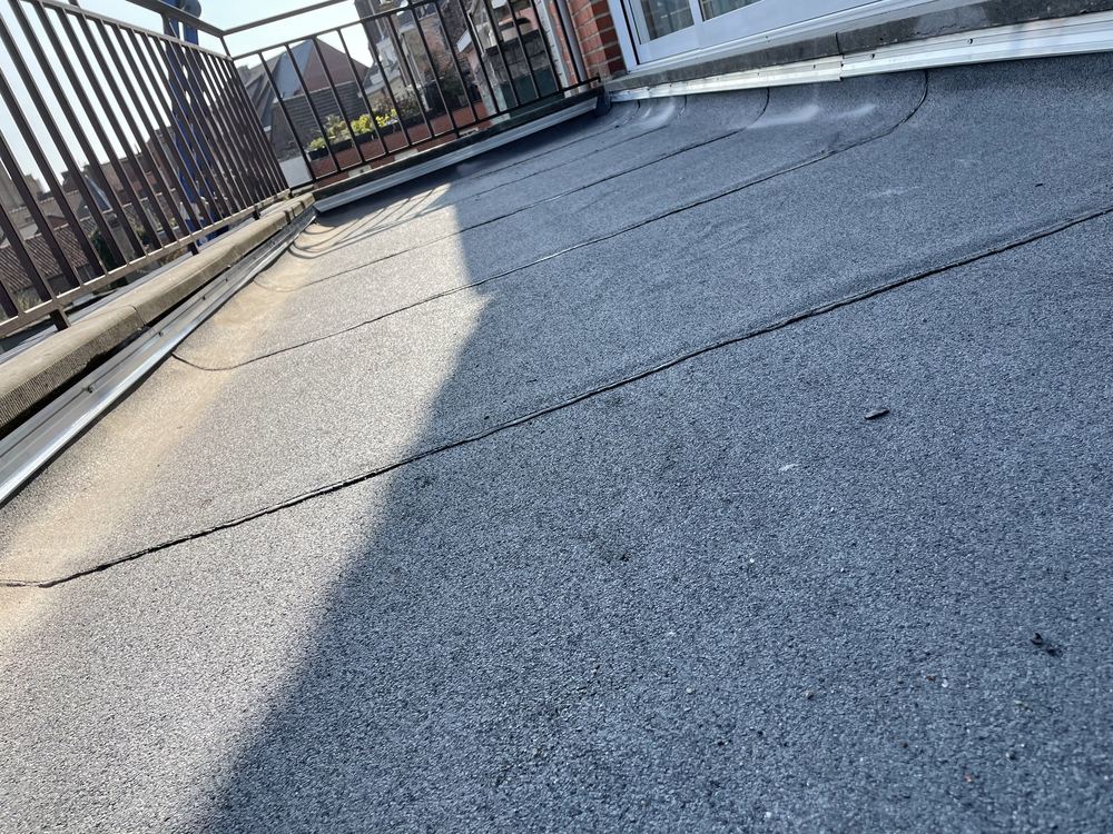 Plat dak in roofing, naadloos afgewerkt